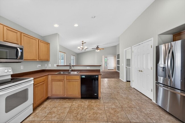 Building Photo - Spacious Gilbert Corner Lot Rental with 4 Bedrooms, Vaulted Ceilings & Private Backyard Retreat
