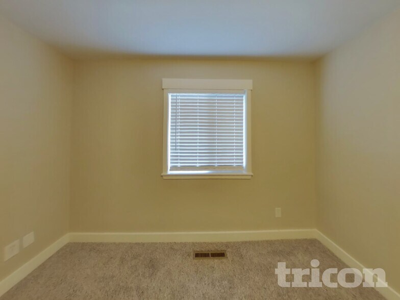 Building Photo - 4911 64th Ave W