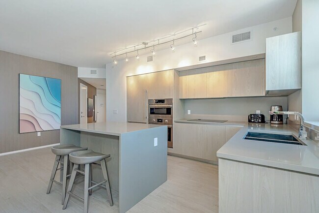 Building Photo - 4010 S Ocean Dr