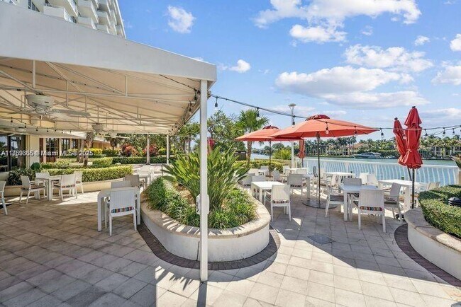 Building Photo - 5600 Collins Ave