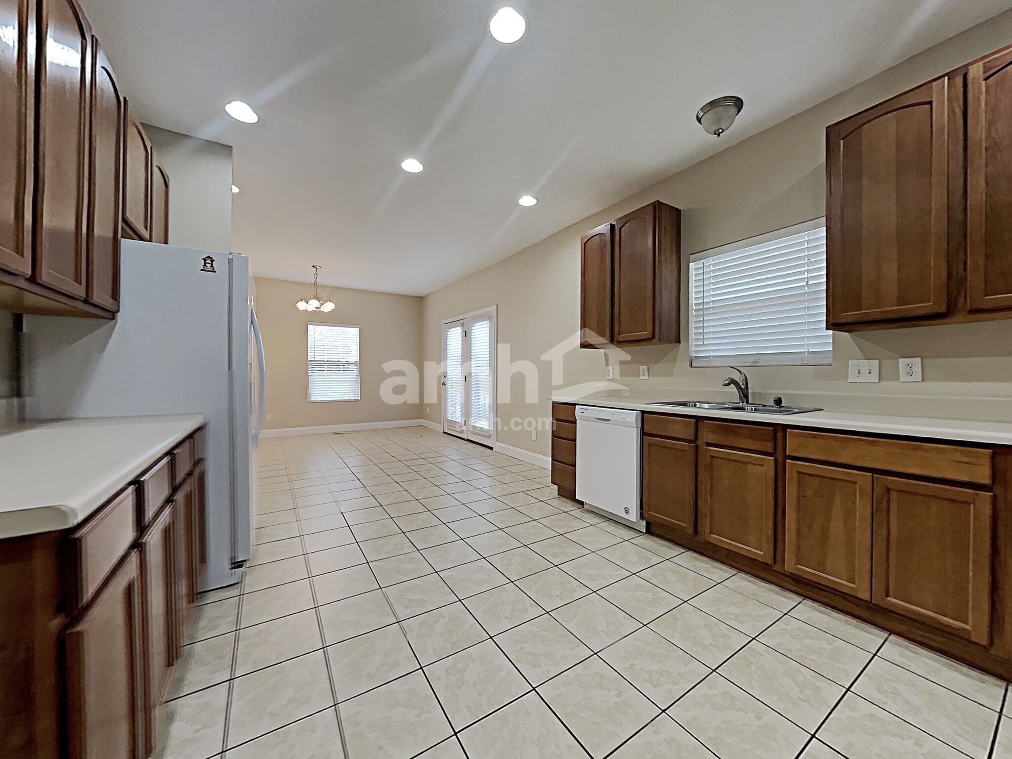 Building Photo - 8123 Chestnut Hill Ln