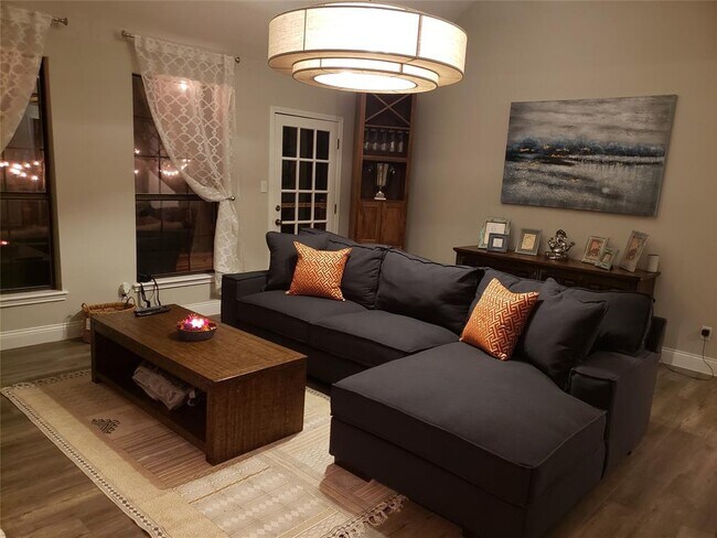 Building Photo - 128 Long Wood Ave