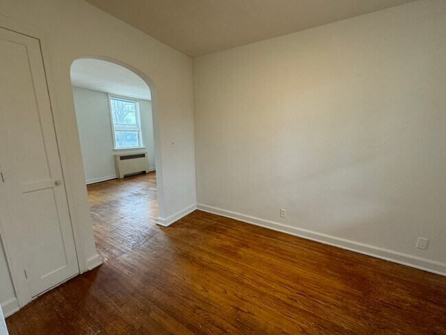 Building Photo - 302 Division St