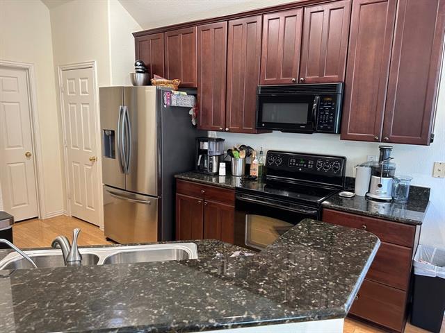 Building Photo - 2800 Cascade Cove Dr