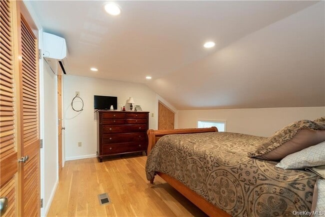 Building Photo - 401 Nichols St