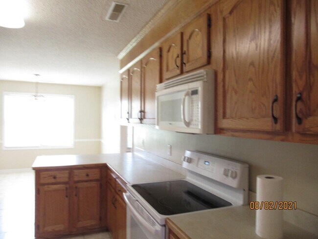 Building Photo - 3370 Aurora Dr