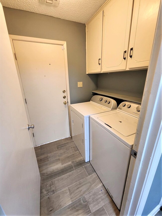 Building Photo - 108 King Johns Pl