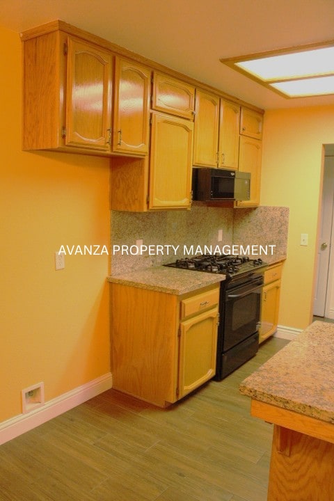 Building Photo - 1 Yr Lease