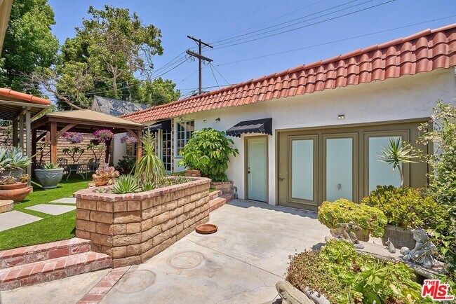 Building Photo - 424 N Arden Blvd
