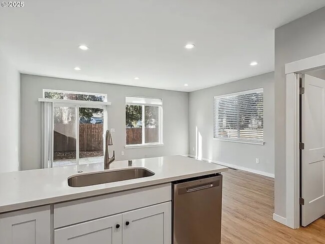 Building Photo - 2506 NE 53rd St