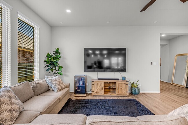 Building Photo - 17330 Hartford Field Ln