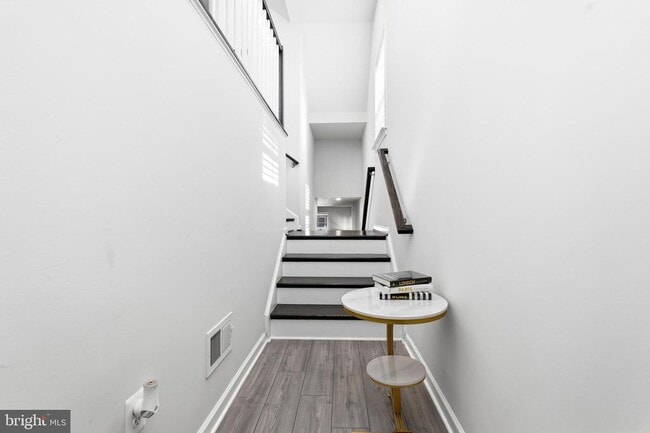 Primary Photo - 2812 Lanham Hill Cir