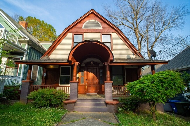 Building Photo - 740 Oakland Ave SE