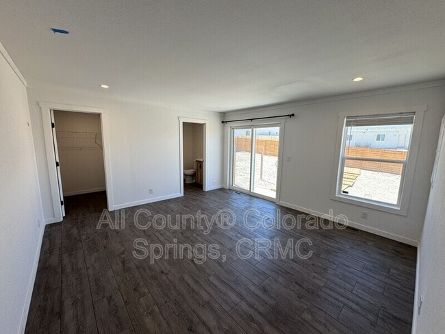 Building Photo - 690 E Hahns Peak Ave