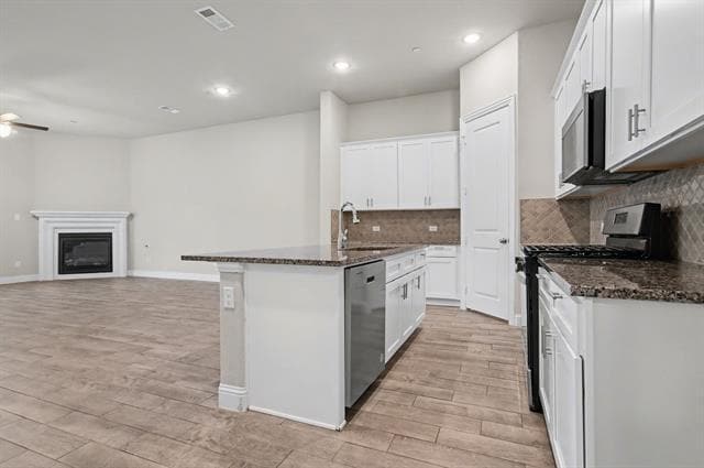 Building Photo - 209 Suma Dr