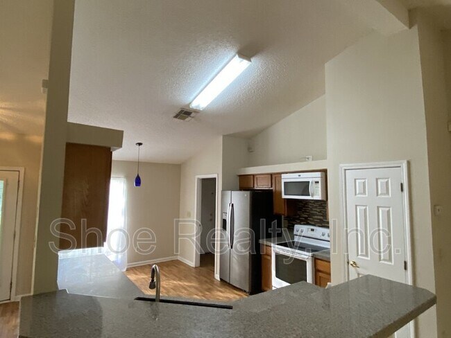 Building Photo - 7751 Fawn Lake Dr S