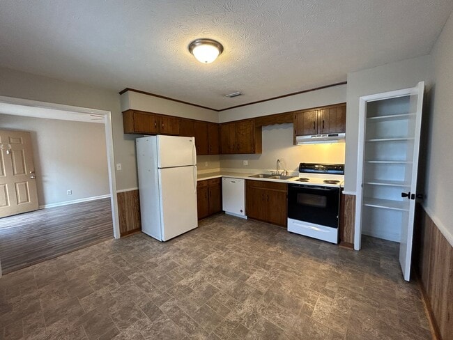 Building Photo - McCullars- 422