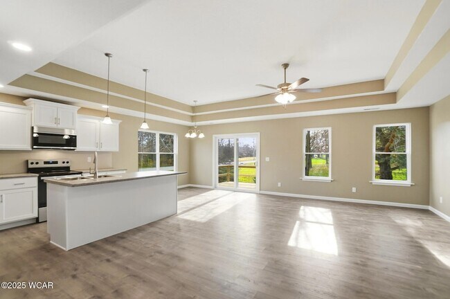 Building Photo - 2882 Lake Cir Dr