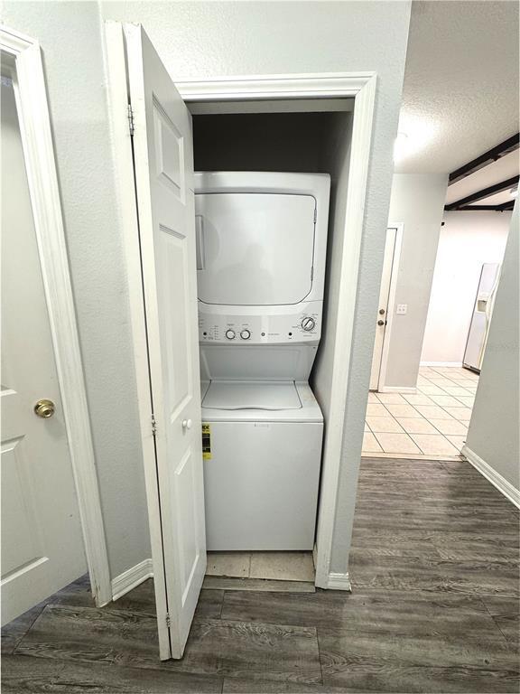 Building Photo - 9621 Lakedale Way