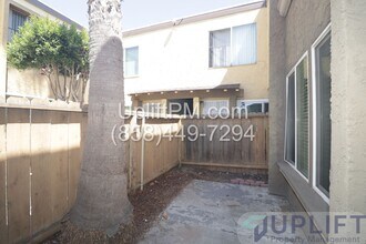 Building Photo - 1 Bed, 1 Bath Condo in Gated Community wit...