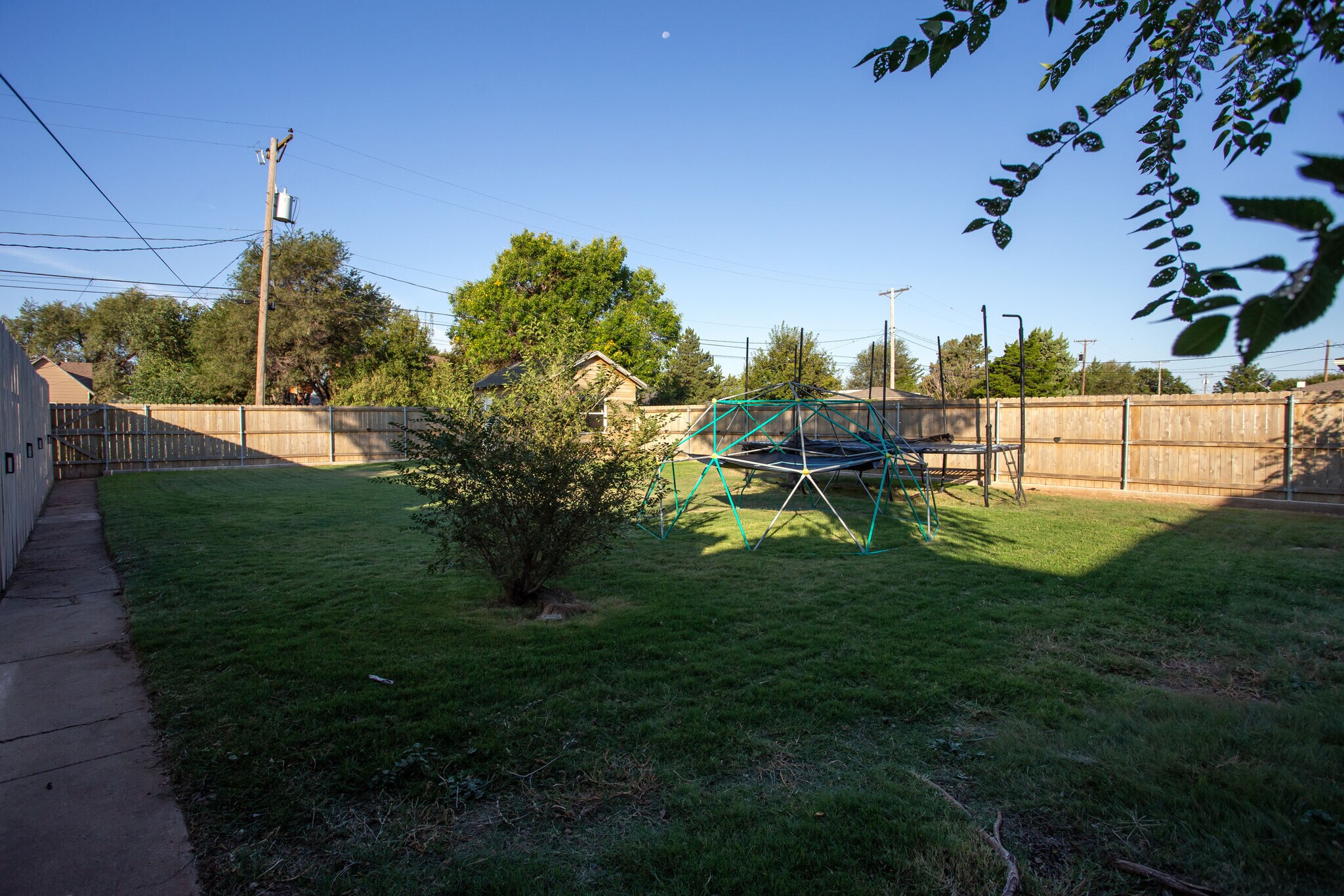 Building Photo - 1105 Main St