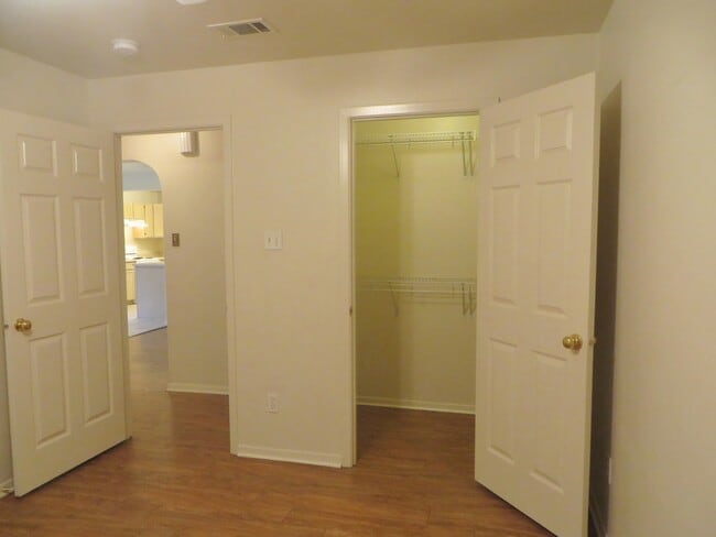 Building Photo - 2 Bedroom 2 Bathroom Unit In Georgetown