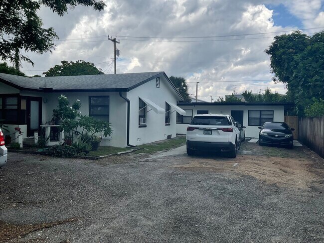 Building Photo - 425 Avenida Hermosa