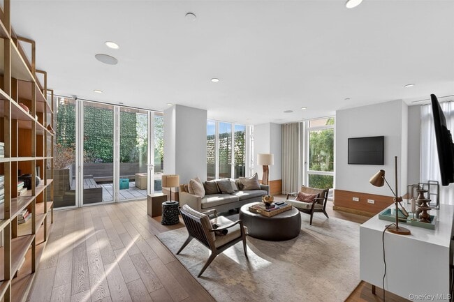 Building Photo - 305 E 51st St