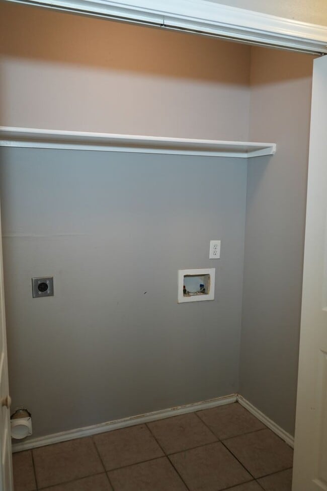 Building Photo - 412 Kline Ave