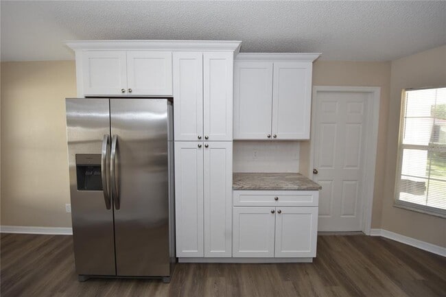 Building Photo - 6 Seckel Ct