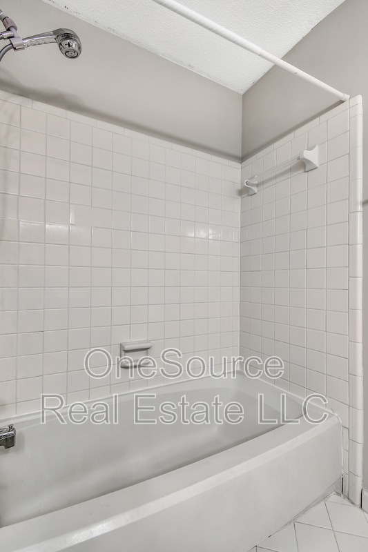 Building Photo - 1702 Twin Brooks Dr SE