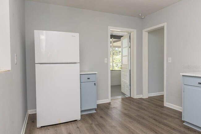 Building Photo - 831 N Arlington Ave
