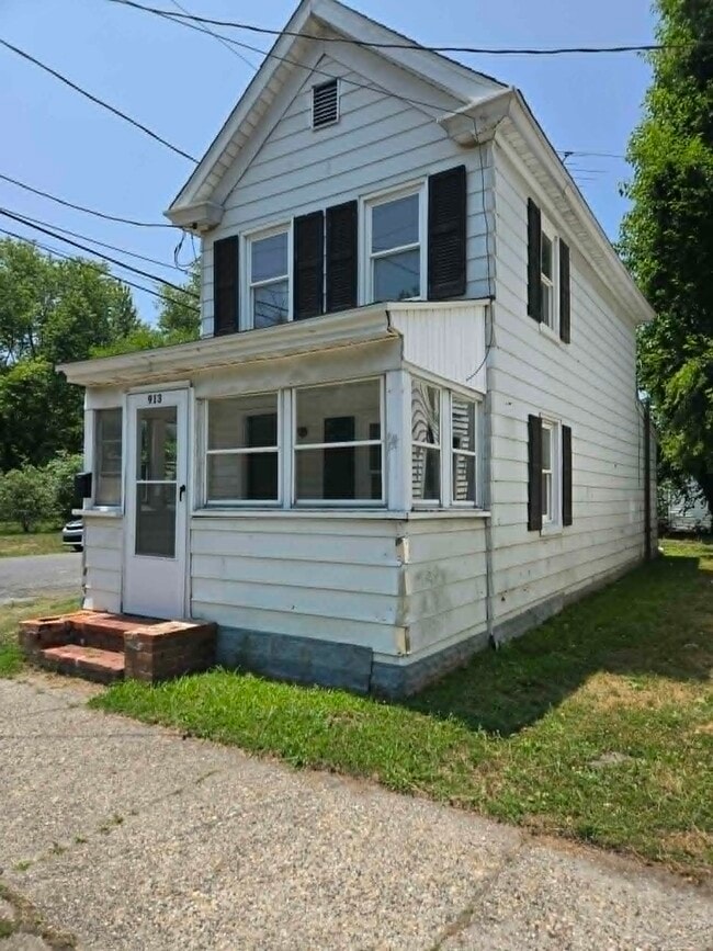 Building Photo - 913 Pine St