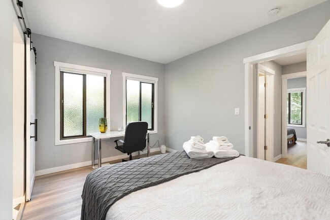 Building Photo - 4042 1st Ave NE