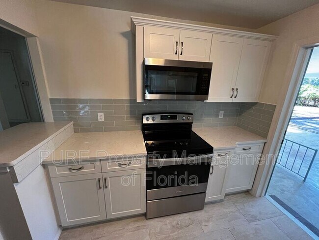 Building Photo - 1222 SE 3rd St