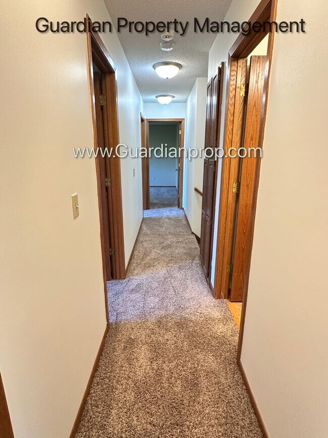 Building Photo - Rosemount Single Family Home, Corner lot, ...