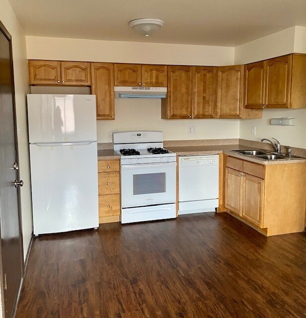 Building Photo - 14055 Kilpatrick Ave