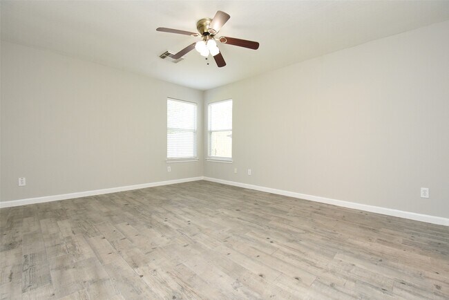 Building Photo - 21603 Falvel Lake Dr