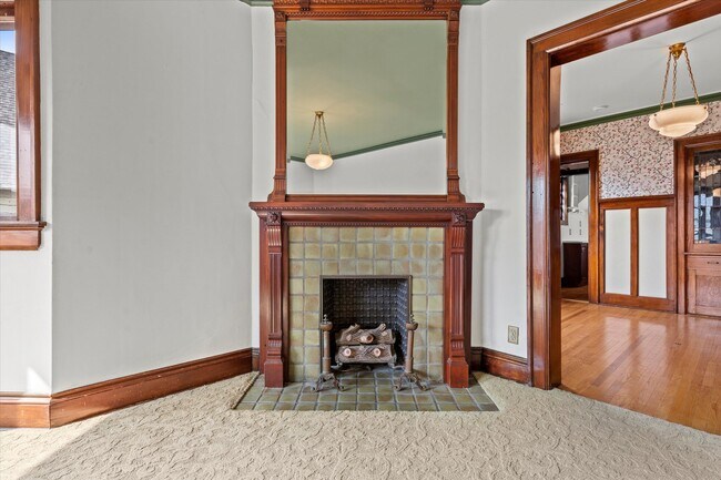 Building Photo - 2581 N Maryland Ave