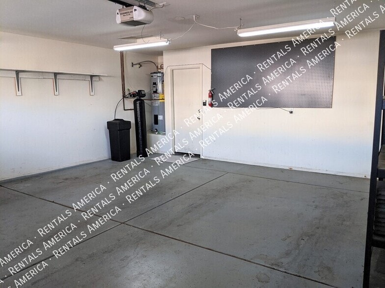 Building Photo - 9125 West Riverside Avenue