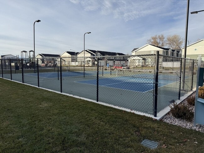 Building Photo - Charming Townhome in Provo, UT  $500 gift card if rented before Valentines day, Pets upon approval