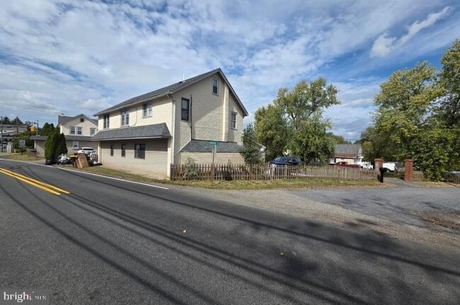 Building Photo - 203 E Cedarville Rd