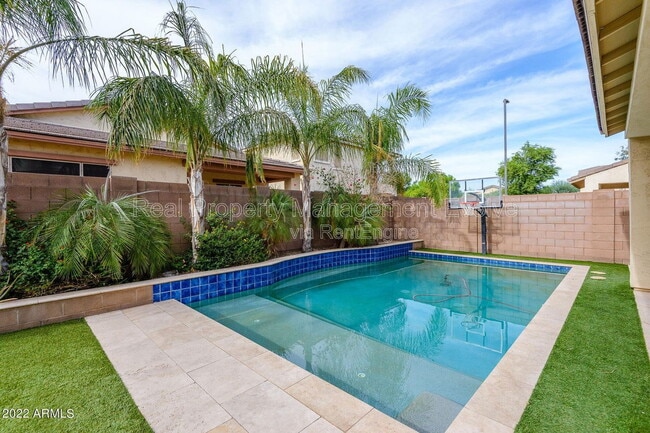 Building Photo - 1544 E Hummingbird Way