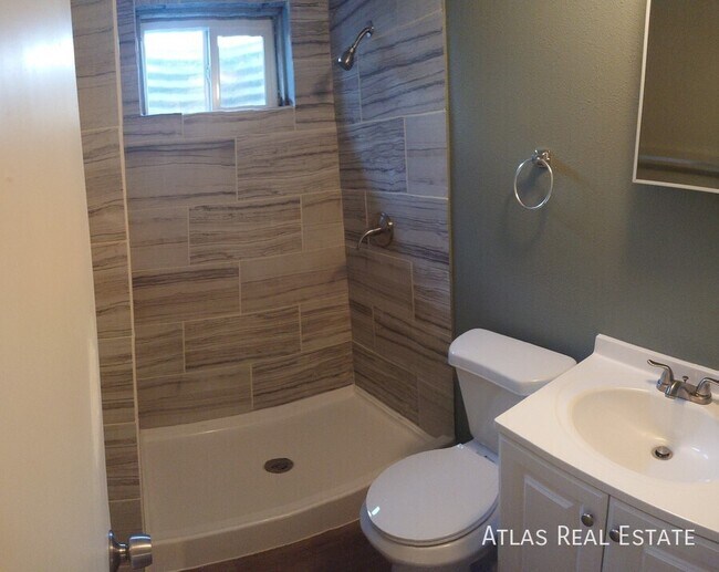 Building Photo - 8898 Circle Dr