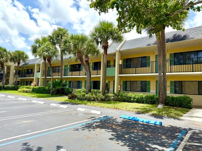 Building Photo - 1625 Meadows Cir W