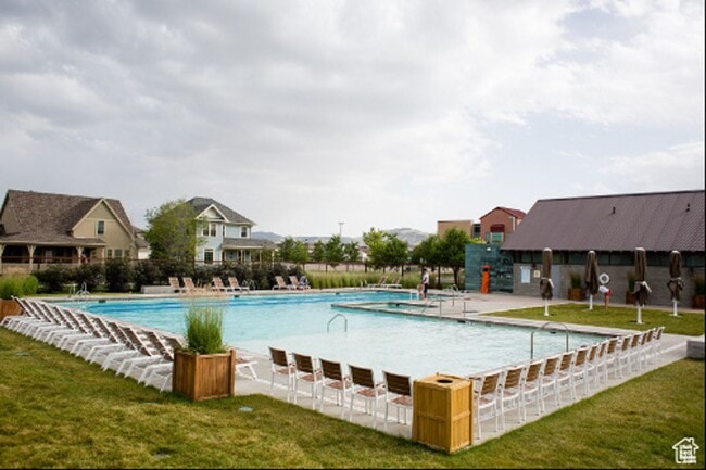 Building Photo - Stunning Daybreak Townhome!  $500 MOVE IN ...