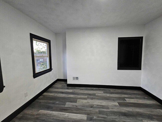 Building Photo - Charming 4 Bedroom 1 Bathroom Home for Rent!