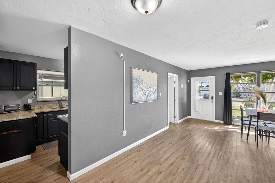 Building Photo - 2159 Gerard Ct