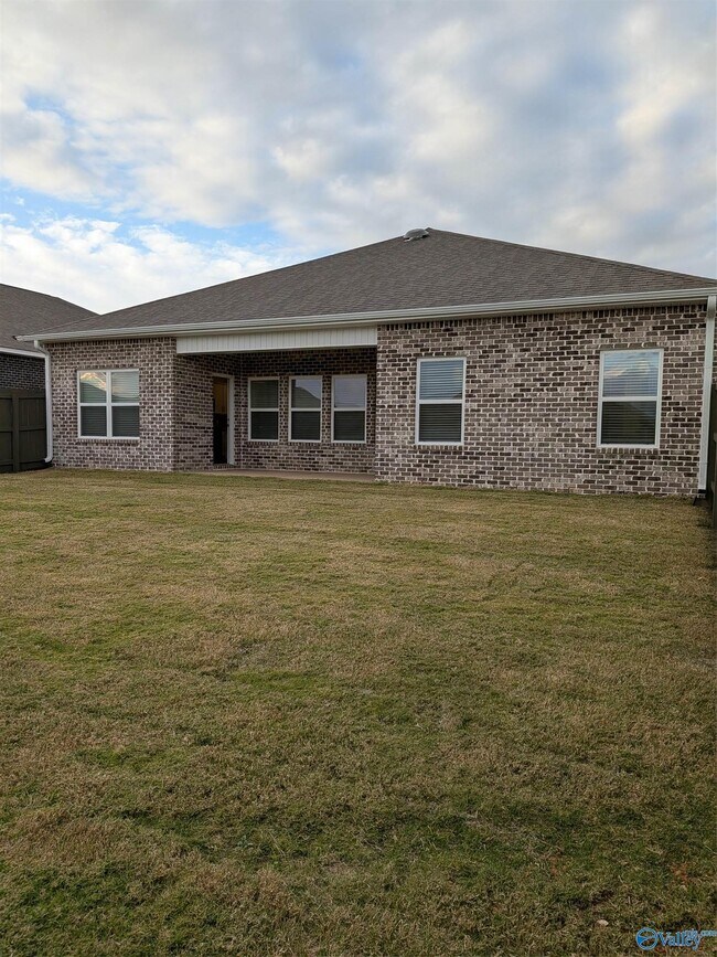 Building Photo - 336 Jackson Pt Cir