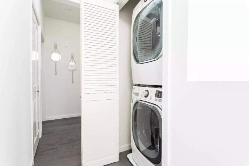 Building Photo - 611 Flower Ave